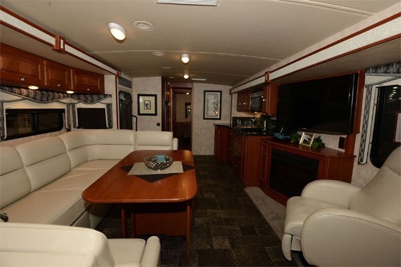 winnebago introduces intable in new sightseer at tampa supershow