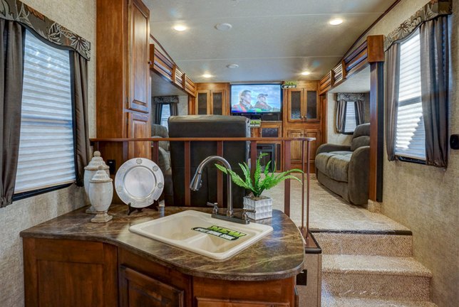 Keystone Sprinter Rv Inside 2015 Keystone Sprinter Wide Body 334FWFLS Review | RV Guide