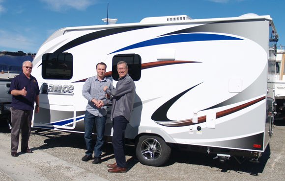 lance camper gives away lance 1475 ultra light travel trailer