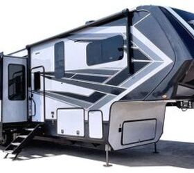 2022 Grand Design Momentum 376THS | RV Guide