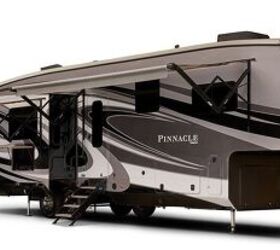 2019 Jayco Pinnacle 37MDQS RV Guide